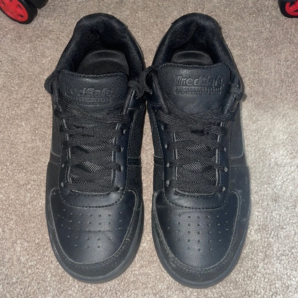 tredsafe,slip resistant sneakers..men’s 7